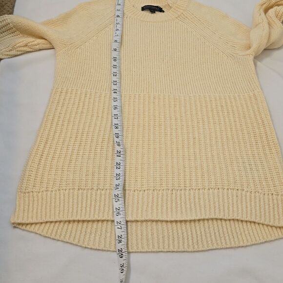Banana Republic wool blend cream color sweater size small. - Picture 7 of 9